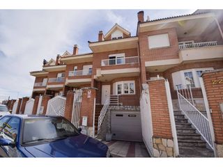 Casa adossada a Trobajo del camino
