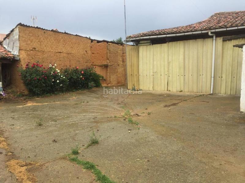 Foto 3c770796-5576-46a5-867a-4f68ae878bfd. Casa amb aparcament a Valdefresno