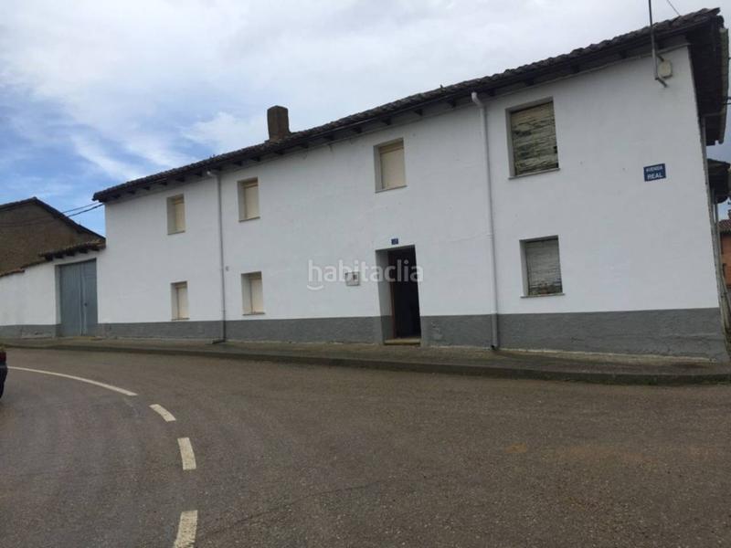 Foto b2d4a9b8-3f43-45ec-a29d-3425e0cef985. Casa amb aparcament a Valdefresno