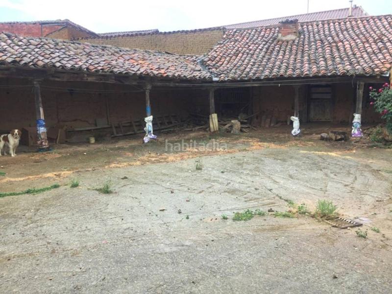 Foto b71278a4-0615-491b-8915-e2341cd7e02e. Casa amb aparcament a Valdefresno