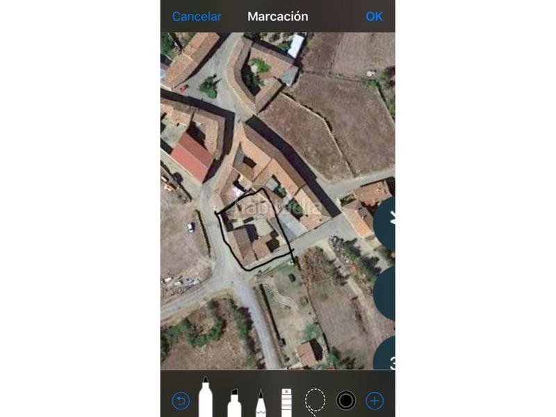 Foto bfe2d14d-7fd9-45c3-9778-151c43dd91eb. Casa amb aparcament a Valdefresno