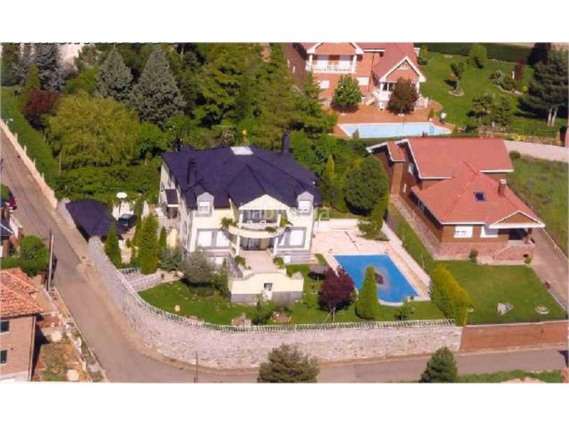 Foto c112dc3b-3cba-4dd2-8ad3-a1290c794470. Xalet amb calefacció aparcament a Valdefresno