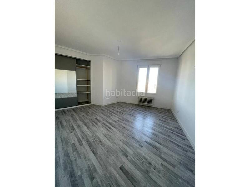 Foto e0f09879-c722-491d-8b8a-87f62d08235f. Rent flat with parking in Centro Ciudad León