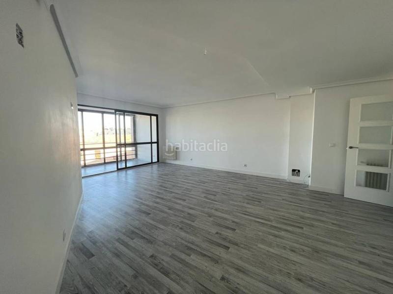 Foto fb02f5e2-c670-43b2-874a-57379086c806. Rent flat with parking in Centro Ciudad León