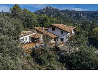 Casa a Matadepera. Casa con encanto tocando al parque natural!