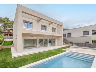 Casa  Calle turo del pujol. Exclusiva promoción de dos viviendas de obra nueva