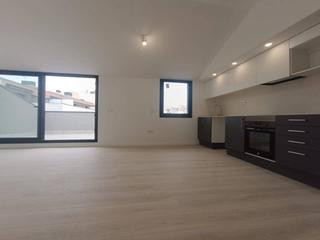 Duplex  Transversal. Dúplex duplex de 3 habitaciones y terraza obra nueva en terrassa