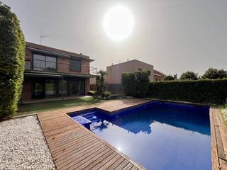 Casa a Matadepera. Casa en el centro de matadepera  con piscina en el campo de golf