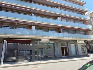 Locale commerciale  Ramon y cajal. Local en venta en escoles