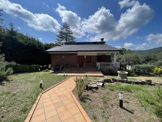 Lloguer Casa a Matadepera. Casa en planta con piscina y frontón