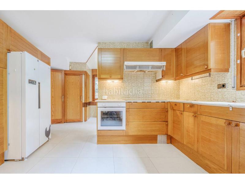 Foto 4be8560a-5bbf-4ce9-8b16-3e1e1d7925f7. House with heating parking in Matadepera