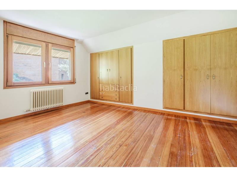 Foto c5385910-2cbb-4b2c-bdda-cd2e7178f060. House with heating parking in Matadepera