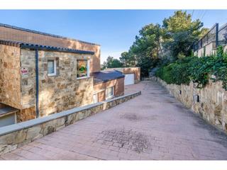 Chalet  Raval de roca bruna nº 24. Casa en venta con vistas de postal en matadepera