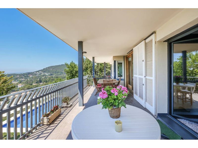 Foto d906738f-cce3-49ac-b6f2-f51a143830d9. Casa amb calefacció aparcament piscina a Matadepera