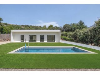 Casa en Matadepera. Excepcional casa de obra nueva con acabados premium y piscina de