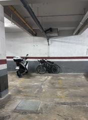 Parking voiture à Carrer de Còrsega 103