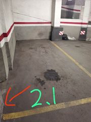 Autoparkplatz in Carrer de calderón de la barca 84. Plaza de parking mas trastero