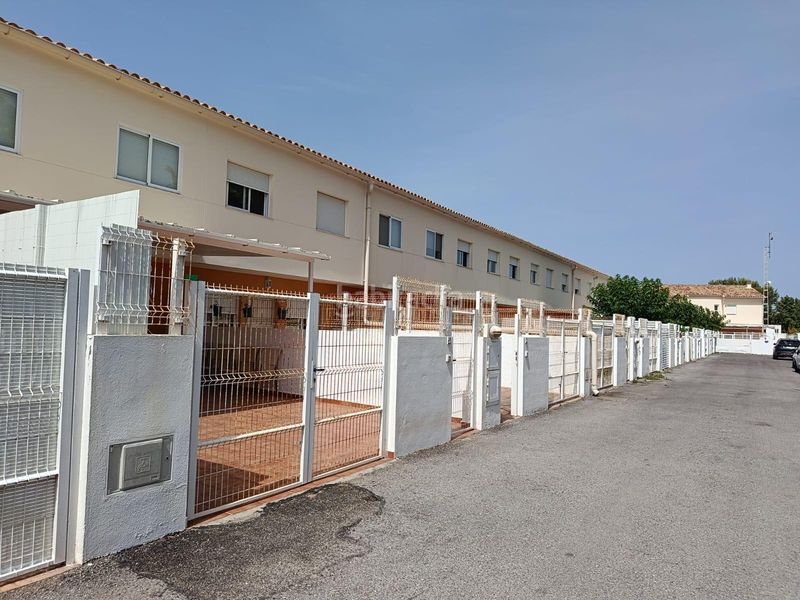 Foto 2bba70d7-2e66-42cd-a8fa-629b74959893. Casa adossada amb aparcament piscina a Playa-Ben Afeli Almazora / Almassora