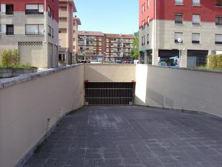 Aparcament cotxe  Atxurizubi kalea. Se vende parcela doble en 1ªplanta de garajes en calle atxurizub