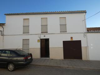 Casa a Azuaga. Casa habitable con garaje