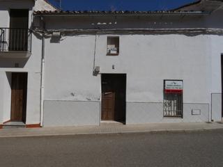 Casa a Azuaga. Casa con tejado nuevo