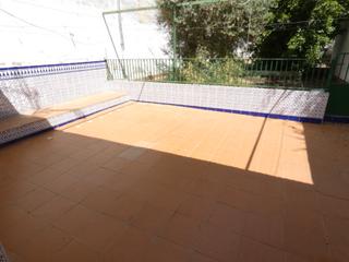 Casa a Azuaga. Casa con amplio patio-jardin