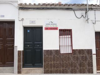 Maison à Granja de Torrehermosa. Casa con garaje