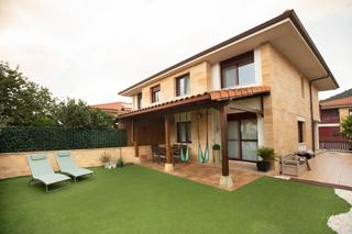 Doppelhaus in Villaescusa. Chalet pareado con jardín a 10 min de santander  impecable!
