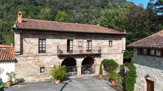 Bauernhof in Valdáliga. Casona histórica del siglo xvii en treceño  el encanto de un pal