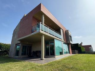 Chalet à Mompia. Chalet independiente en mompía