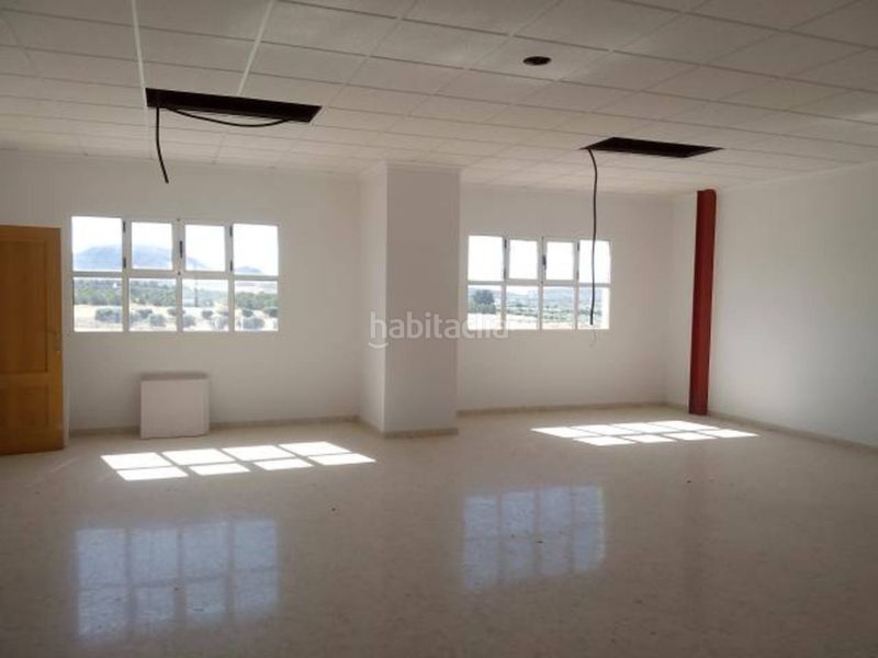 Foto 4f417ee0-b4ea-4a8d-92cb-e767b94d0420. Nau industrial a Hellín