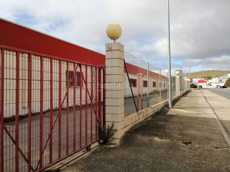Foto 980a7e68-c231-45c4-bc49-8ab495c9f83f. Nau industrial a Hellín