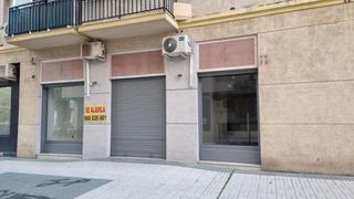 Lloguer Local Comercial en Colores -  Entreparques. Local en alquiler en sevilla este  avenida de las ciencias.