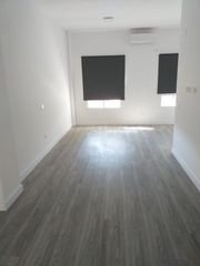 Miete Büro in Colores -  Entreparques. Oficina en alquiler en sevilla este  av. de las ciencias  feria