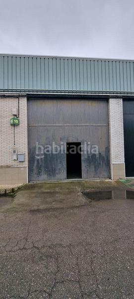 Foto 4d38b8ea-711e-42bc-81c2-e650589a0702. Rent industrial building in La Paz Alcalá de Guadaira