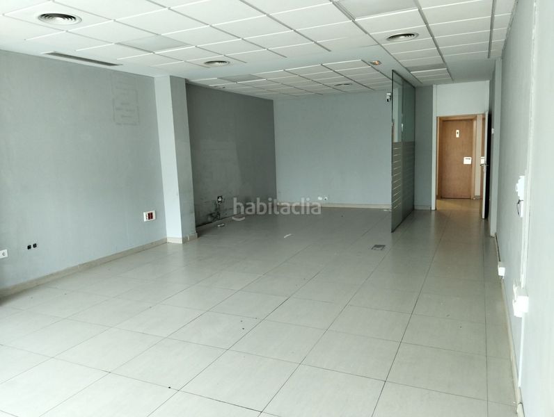 Foto 20b7ec1c-572e-4c5c-b0d0-4d0abdb30336. Local comercial a colores - entreparques Sevilla