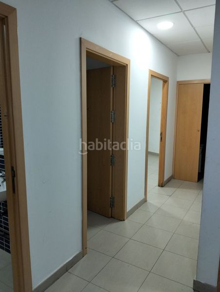 Foto df13f439-4bb3-44c5-8702-6cc074f69c0f. Local comercial a colores - entreparques Sevilla