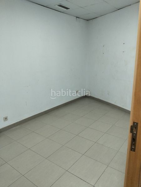 Foto f6697aeb-01db-41b0-b305-23ce2a1742b9. Local comercial a colores - entreparques Sevilla