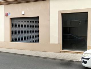 Lloguer Local Comercial en Salesianos. Local comercial a la calle en alquiler en centro.