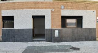 Lloguer Local Comercial en Colores -  Entreparques. Local comercial a la calle en alquiler en sevilla este.
