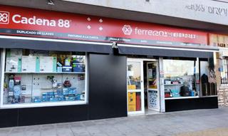 Traspaso Local Comercial en Colores -  Entreparques. Local comercial a la calle en traspaso en sevilla este.