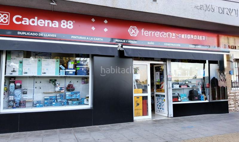 Foto 4437fca9-579b-41a4-bf1d-1f23d1ebca90. Local comercial  a la calle en venta este. en Sevilla
