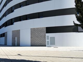 Lloguer Local Comercial a Torreblanca. Local en alquiler en sevilla este  hacienda el rosario.