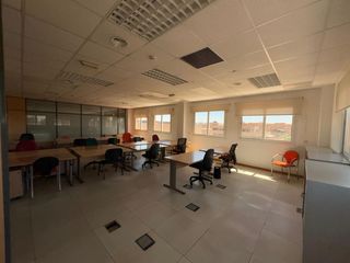 Miete Büro in Colores -  Entreparques. Oficina en alquiler en sevilla este  avenida de las ciencias, 2