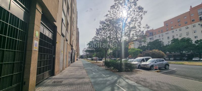 Foto 0250d938-6f8d-476f-86ca-361d28d3cefa. Local comercial a colores - entreparques Sevilla
