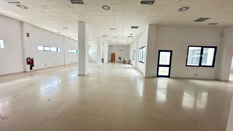 Foto e13d11ba-eaaa-43f4-b08d-4d9e623a3a97. Location bâtiment à usage industriel dans Rinconada (La)