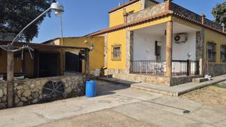 Chalet en Las Vaguadas. Chalet en venta en carretera de valverde, 4 dormitorios.