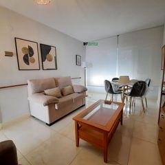 Miete Appartement in Casco Antiguo. Apartamento en alquiler en centro, 2 dormitorios.