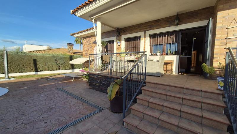 Foto 8e959f54-9c1e-491e-88fe-c84999092c20. Chalet  en venta en campo golf., 4 dormitorios. en Badajoz