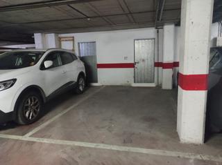 Aparcament cotxe a Maria Auxiliadora - Barriada de Llera. Garaje en venta en maria auxiliadora.